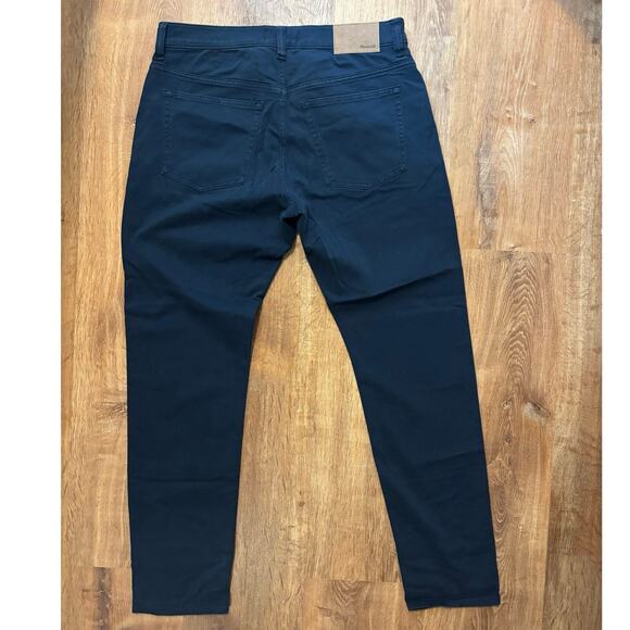NWT Madewell The Athletic Allday Slim Pant In Navy Size 34x32 - Picture 8 of 9